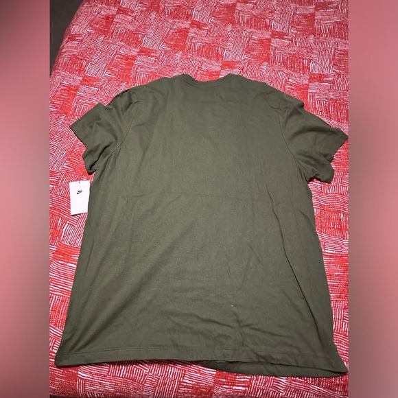 Nike Men Tee - Picture 2 of 4